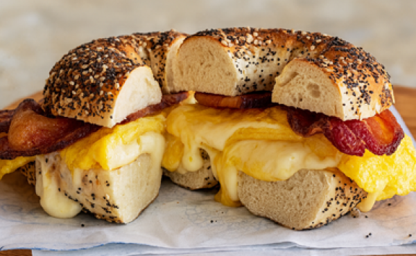 bagel sandwich with bacon and eggs